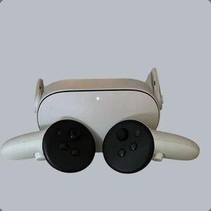 Meta Quest 3S Virtual Reality-256GB. Also comes w/ the zip around hard case